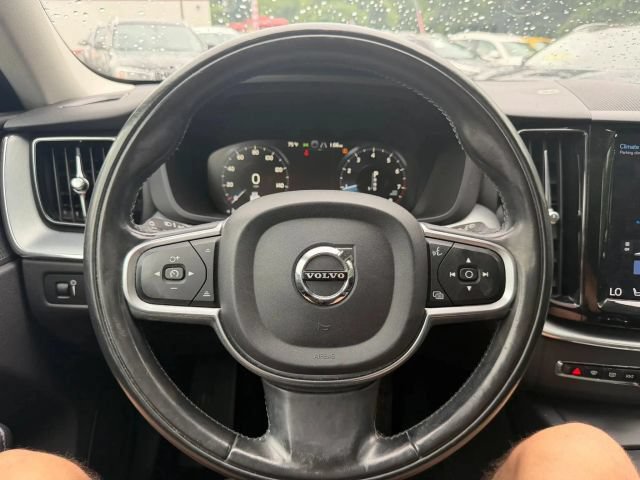 Used 2018 Volvo XC60 T5 Momentum w/ Vision Package AWD/4WD image 16