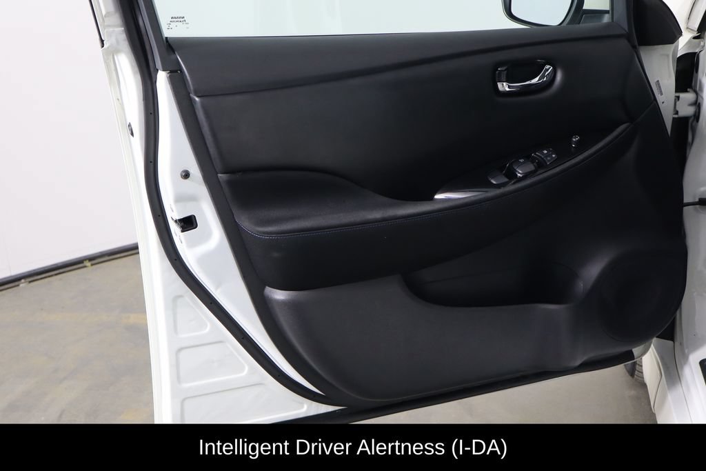 Used 2021 Nissan Leaf SV w/ SV Technology Package FWD image 17