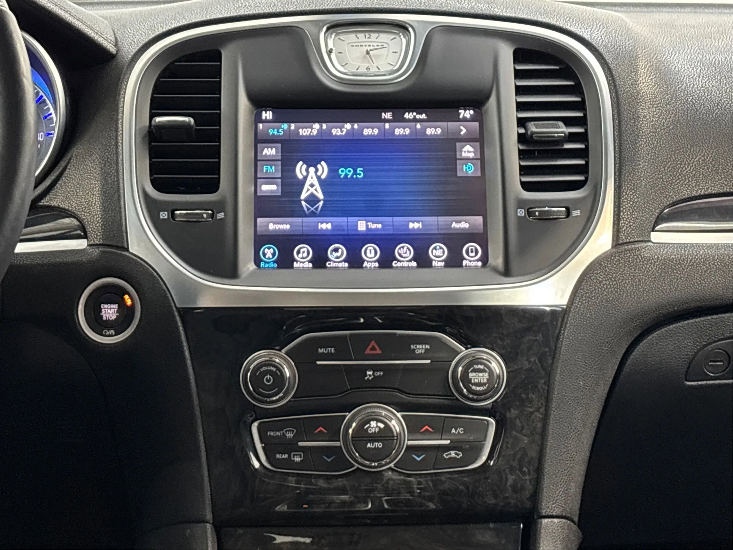 Used 2017 Chrysler 300 C image 19