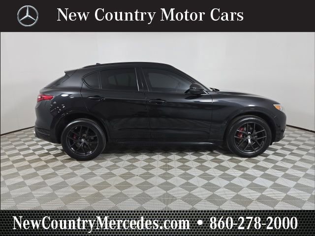 Used 2021 Alfa Romeo Stelvio Ti w/ Nero Edizione image 10