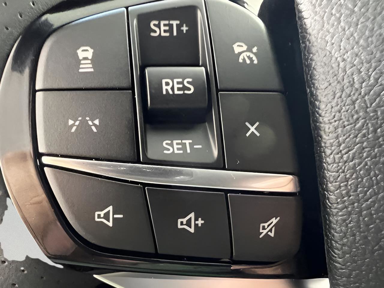 Used 2025 Ford Explorer ST-Line w/ Premium Package image 14