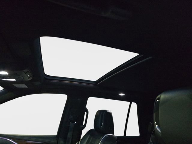 Used 2022 Cadillac Escalade Premium Luxury image 34