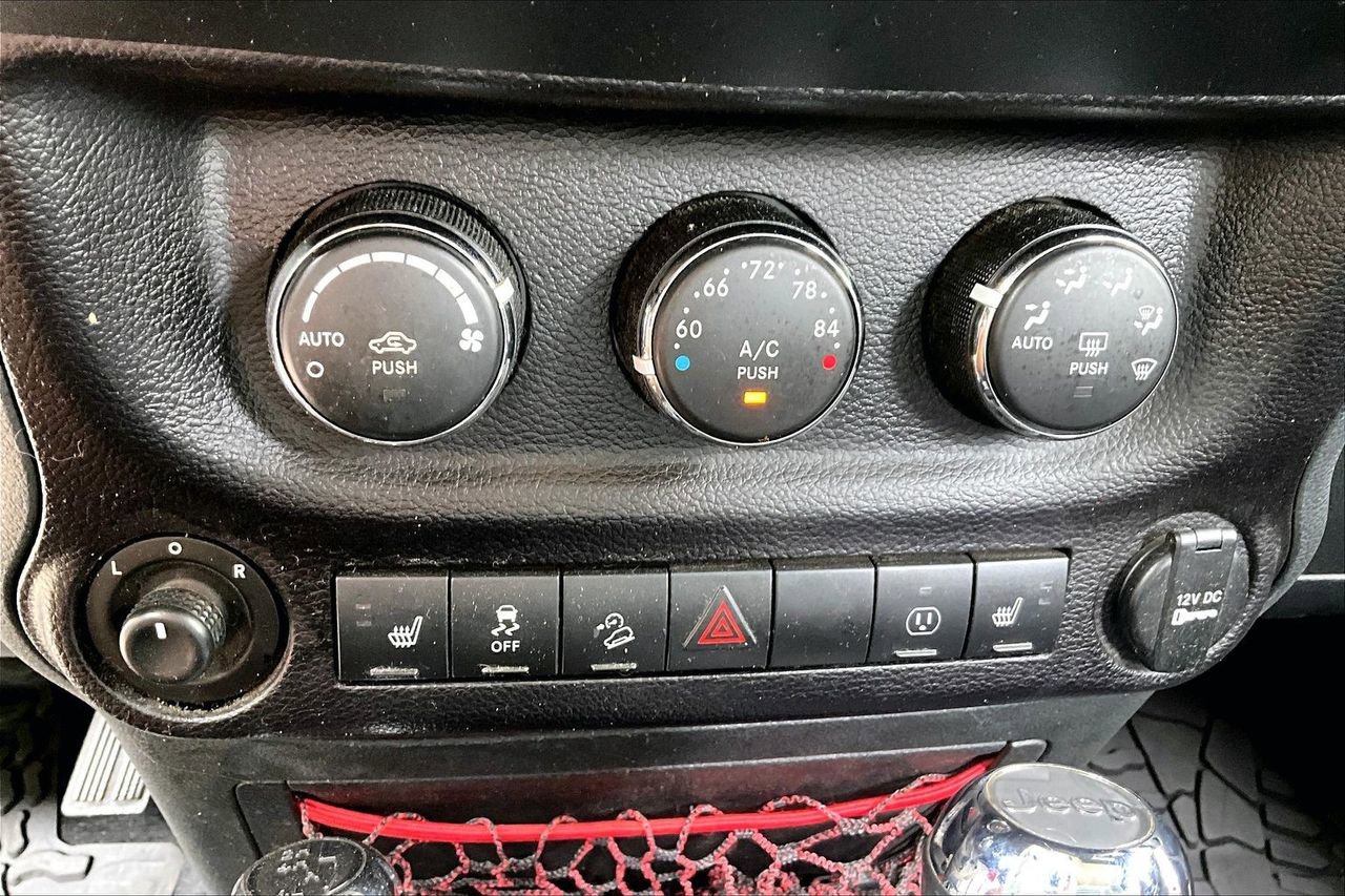 Used 2017 Jeep Wrangler Unlimited Rubicon AWD/4WD image 24