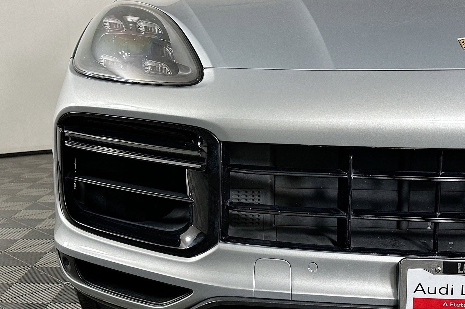 Used 2020 Porsche Cayenne Turbo AWD/4WD image 16