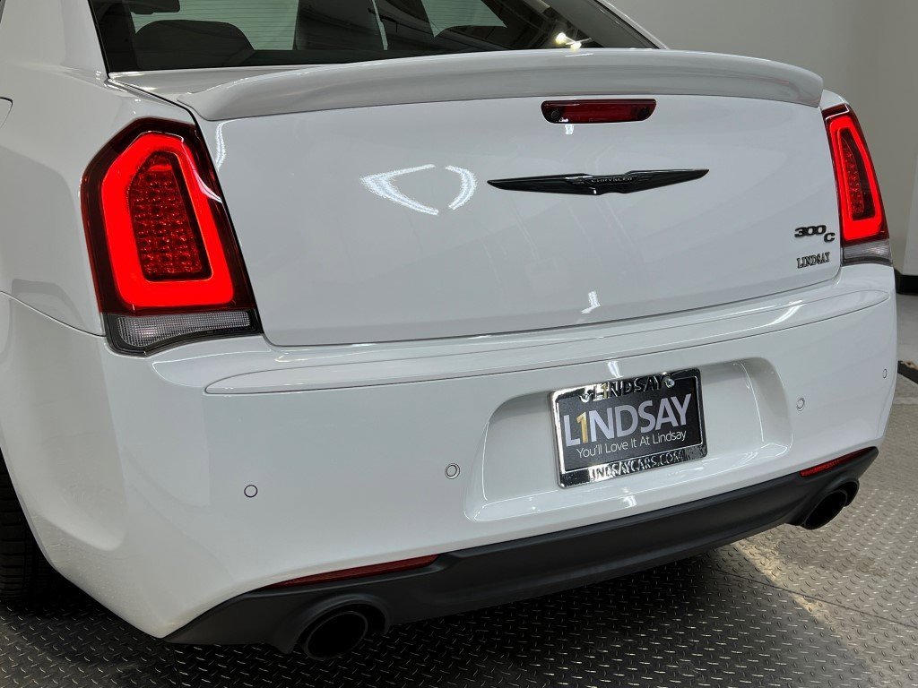Certified 2023 Chrysler 300 C image 9