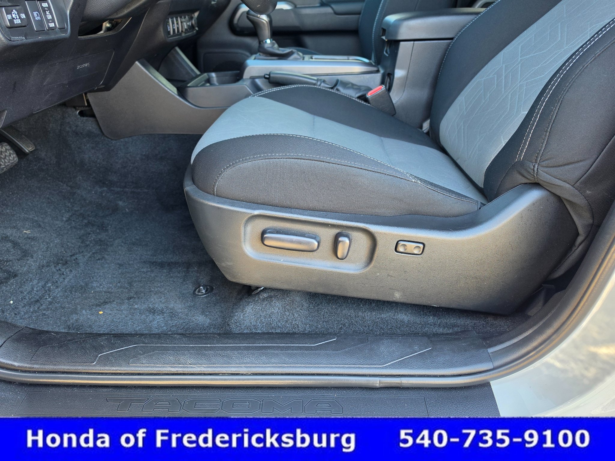 Used 2023 Toyota Tacoma TRD Sport w/ Technology Package AWD/4WD image 23