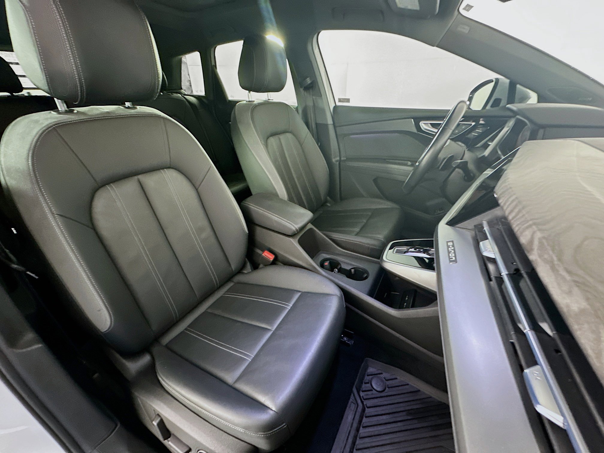 Used 2023 Audi Q4 e-tron Premium Plus w/ Premium Plus image 32