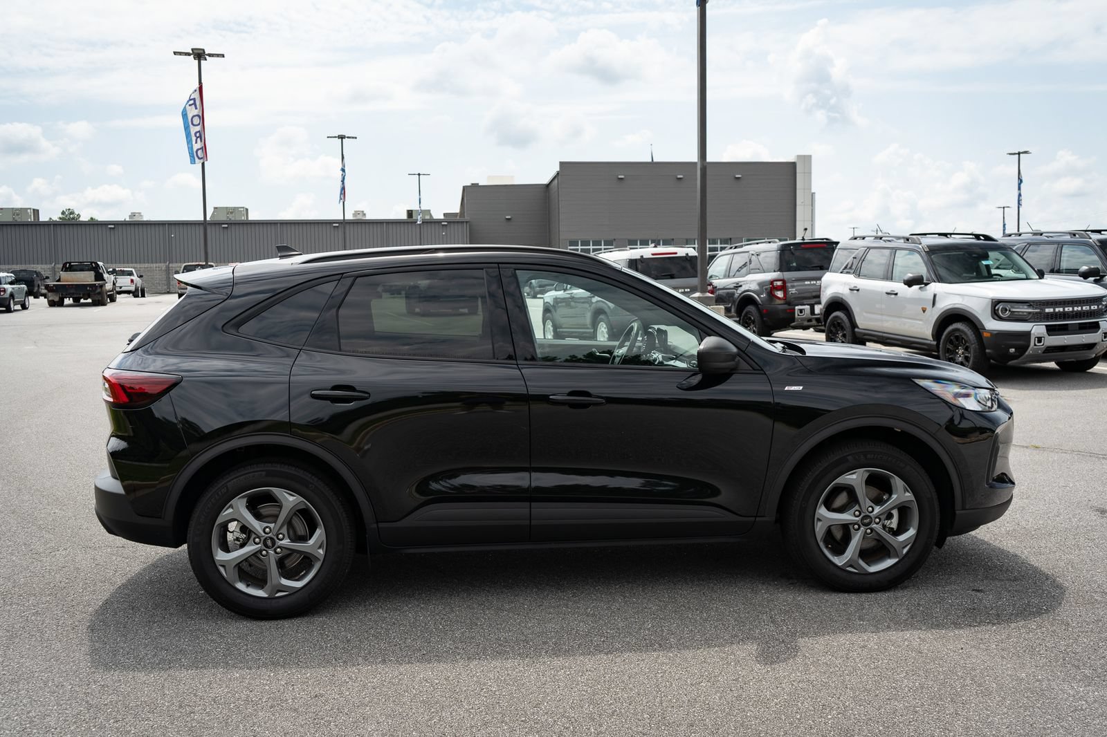 Used 2025 Ford Escape ST-Line AWD/4WD image 11
