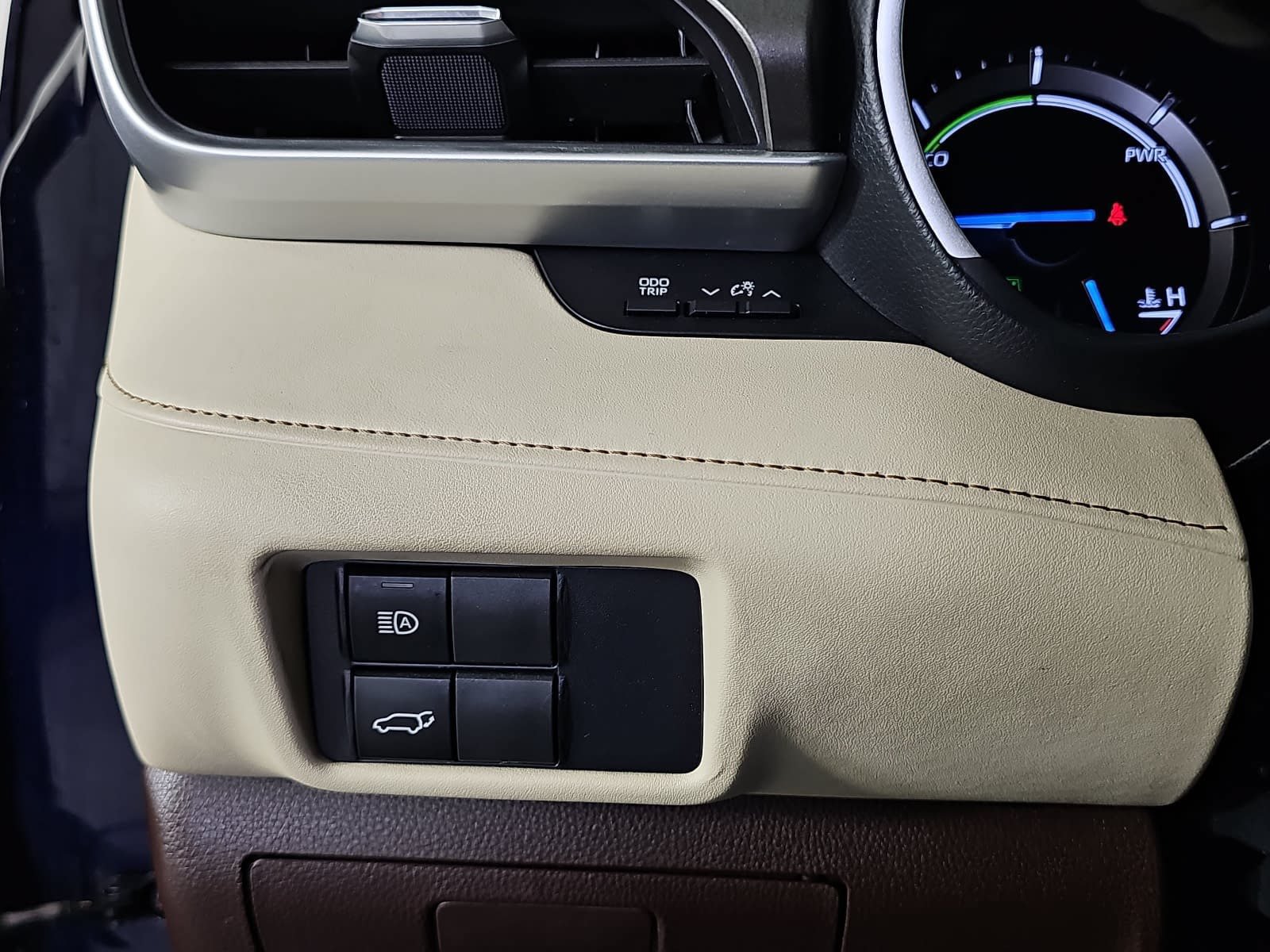 Used 2020 Toyota Highlander XLE AWD/4WD image 26