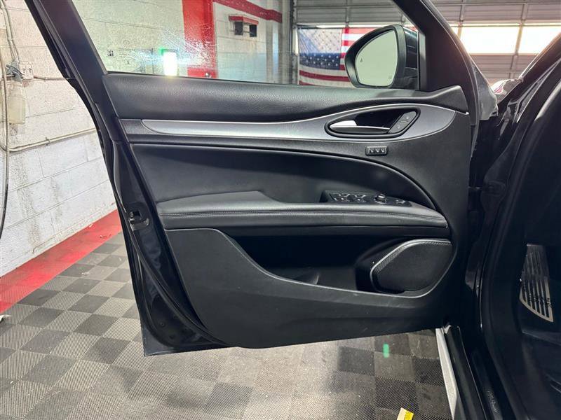 Used 2018 Alfa Romeo Stelvio Ti Sport image 8