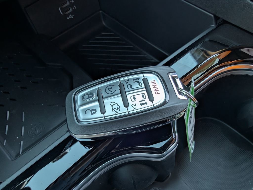 New 2026 Chrysler Pacifica Pinnacle w/ Trailer Tow Group image 23