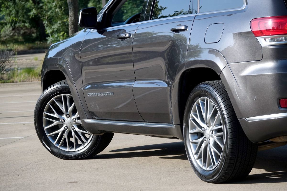 Used 2017 Jeep Grand Cherokee Summit w/ Platinum Series Group image 32