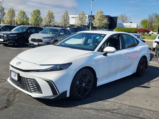 Used 2025 Toyota Camry SE w/ Convenience Package image 3