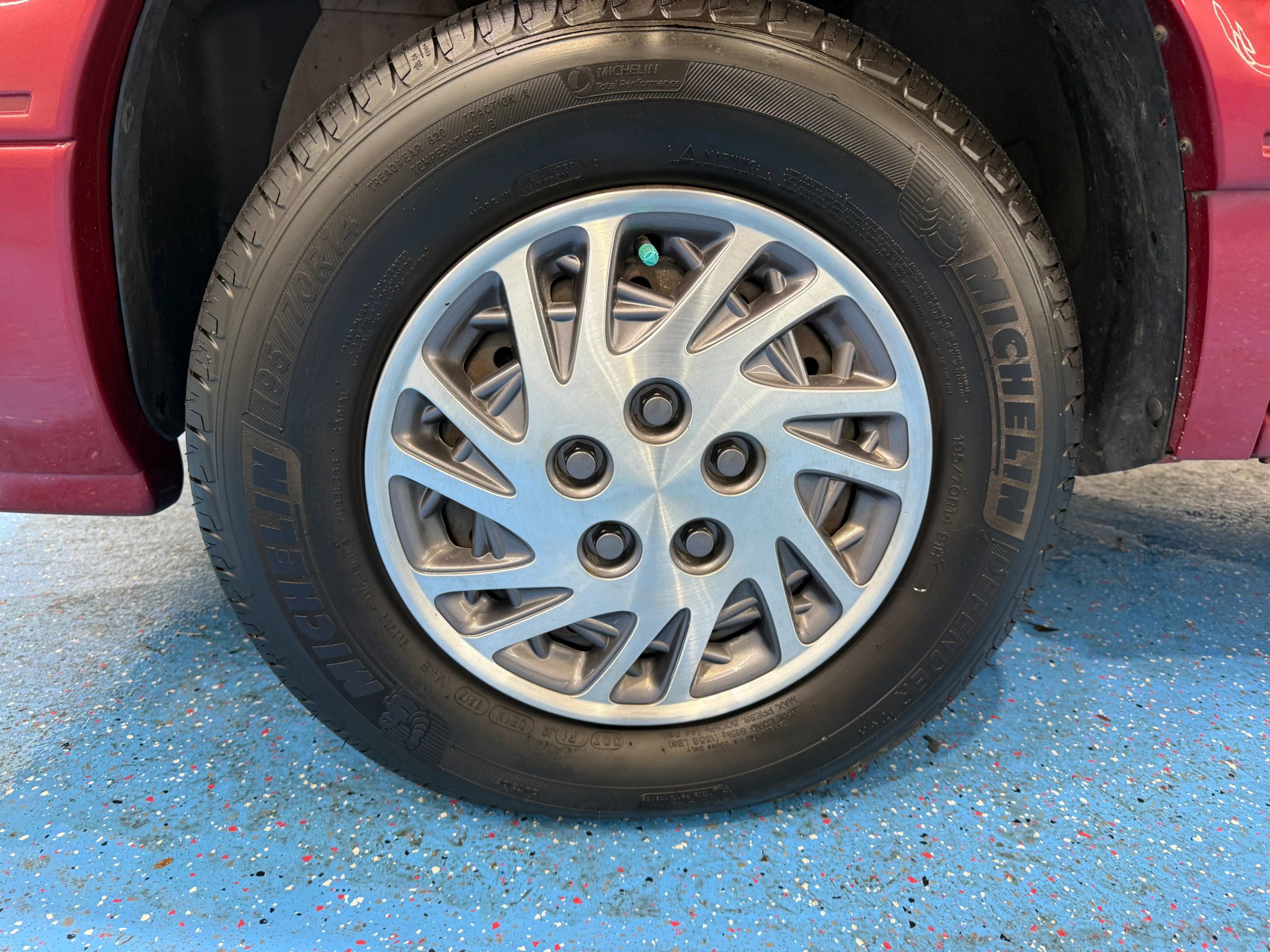 Used 1995 Dodge Caravan Minivan image 46