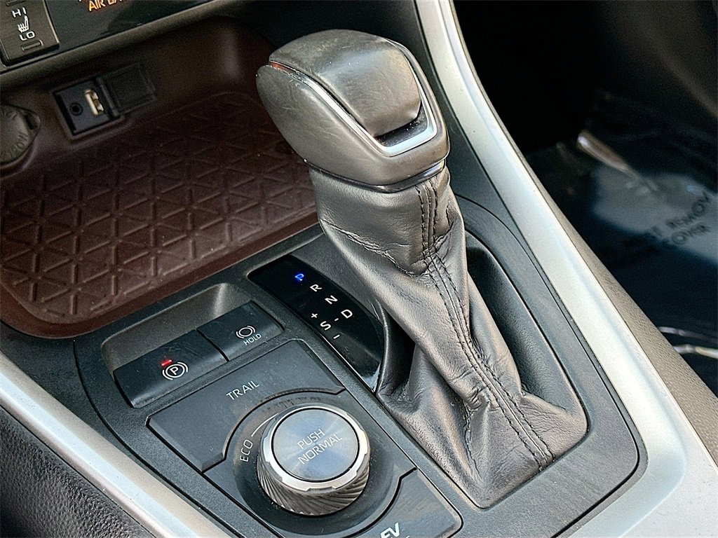 Used 2019 Toyota RAV4 Limited image 17