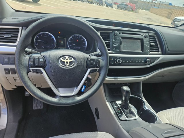 Used 2019 Toyota Highlander LE image 16