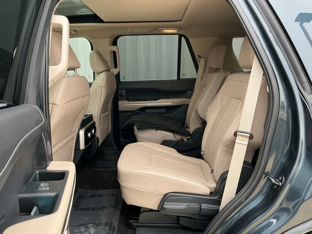 Used 2023 Ford Expedition Limited image 18