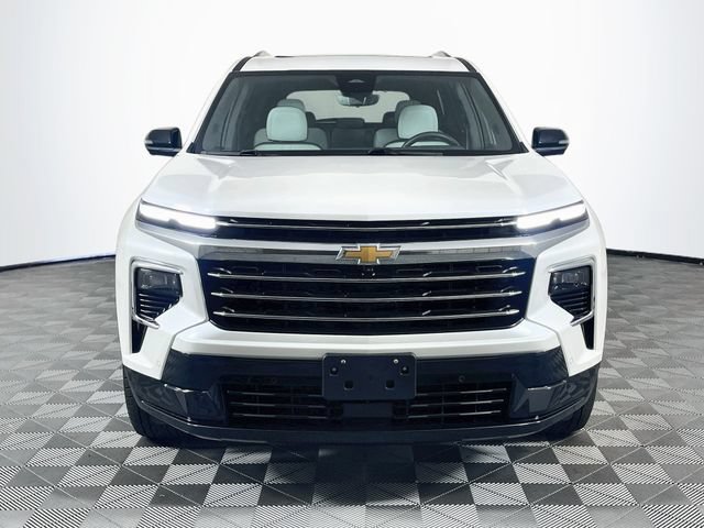 Used 2025 Chevrolet Traverse High Country FWD image 3