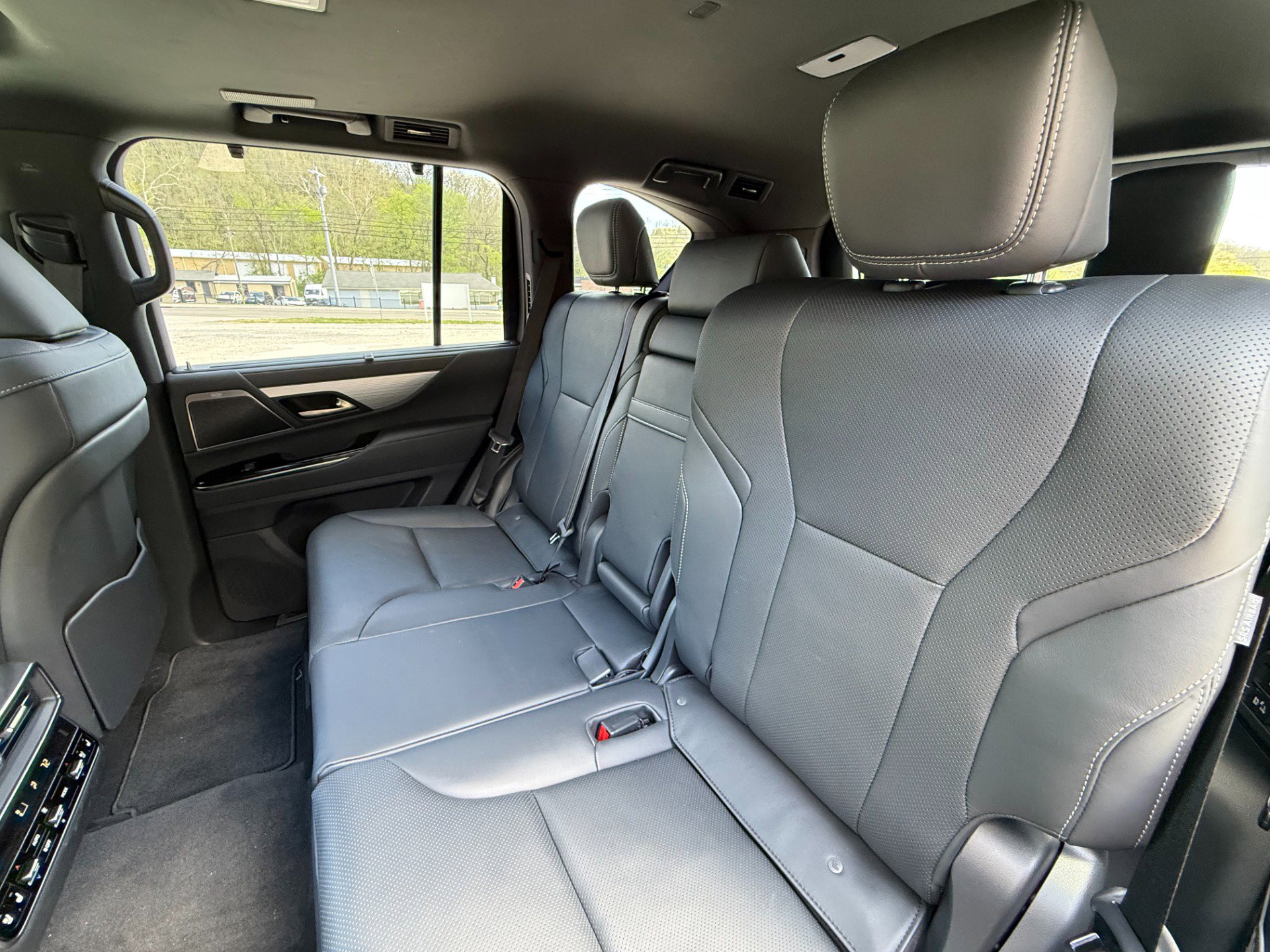 Used 2024 Lexus LX 600 F Sport image 31