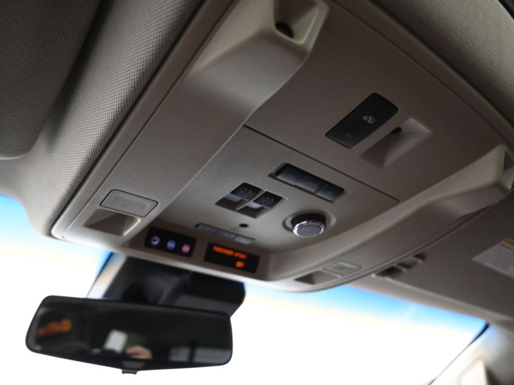 Used 2017 Cadillac Escalade Premium Luxury image 19