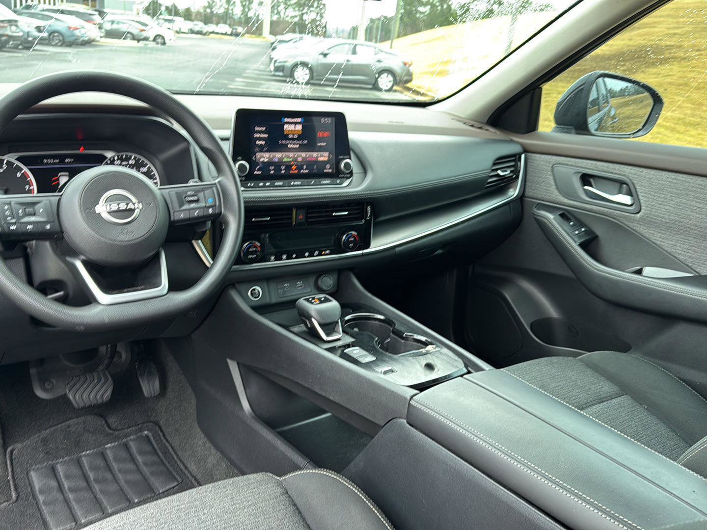 Used 2022 Nissan Rogue SV image 16