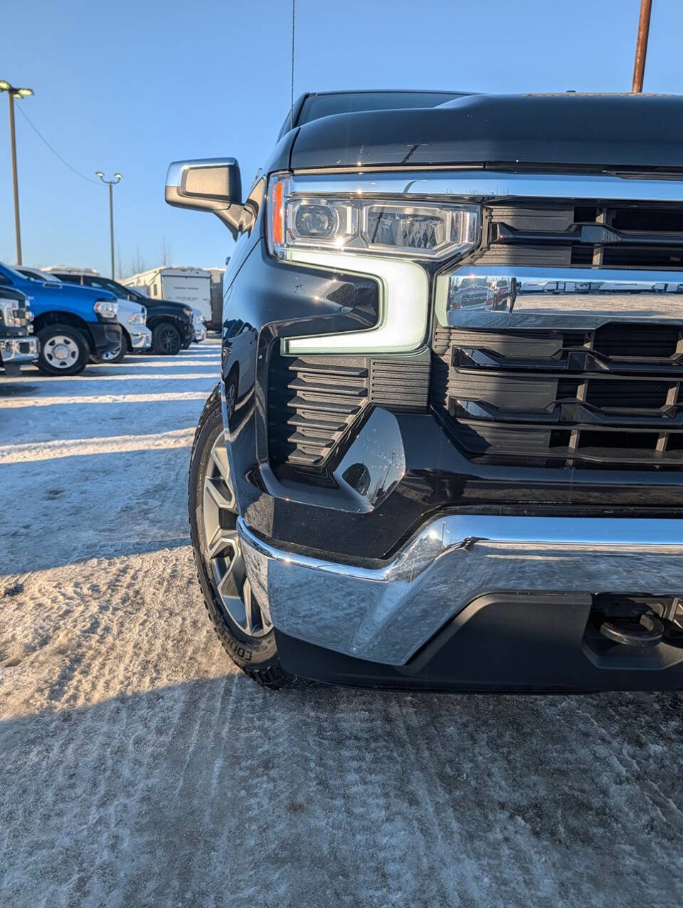Used 2025 Chevrolet Silverado 1500 LT image 3
