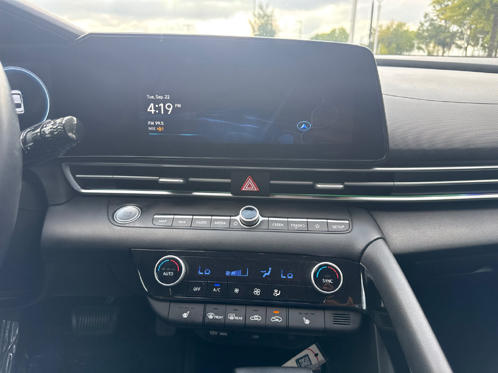 Used 2024 Hyundai Elantra Limited FWD image 18