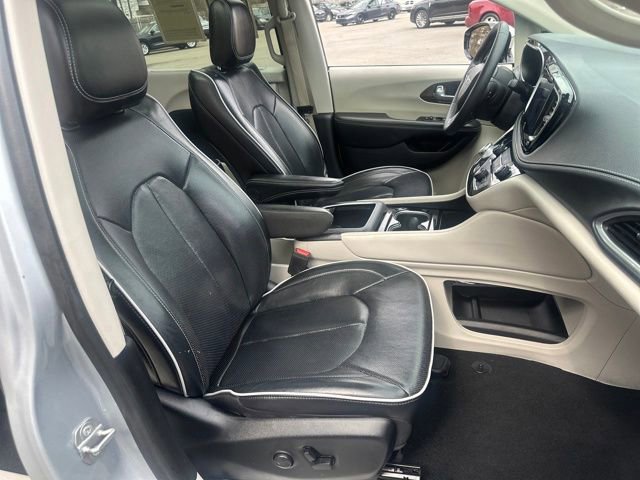 Used 2023 Chrysler Pacifica Limited FWD image 13