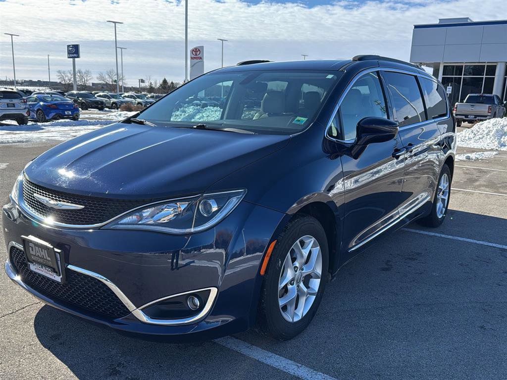 Used 2017 Chrysler Pacifica Touring-L w/ Tire & Wheel Group image 21