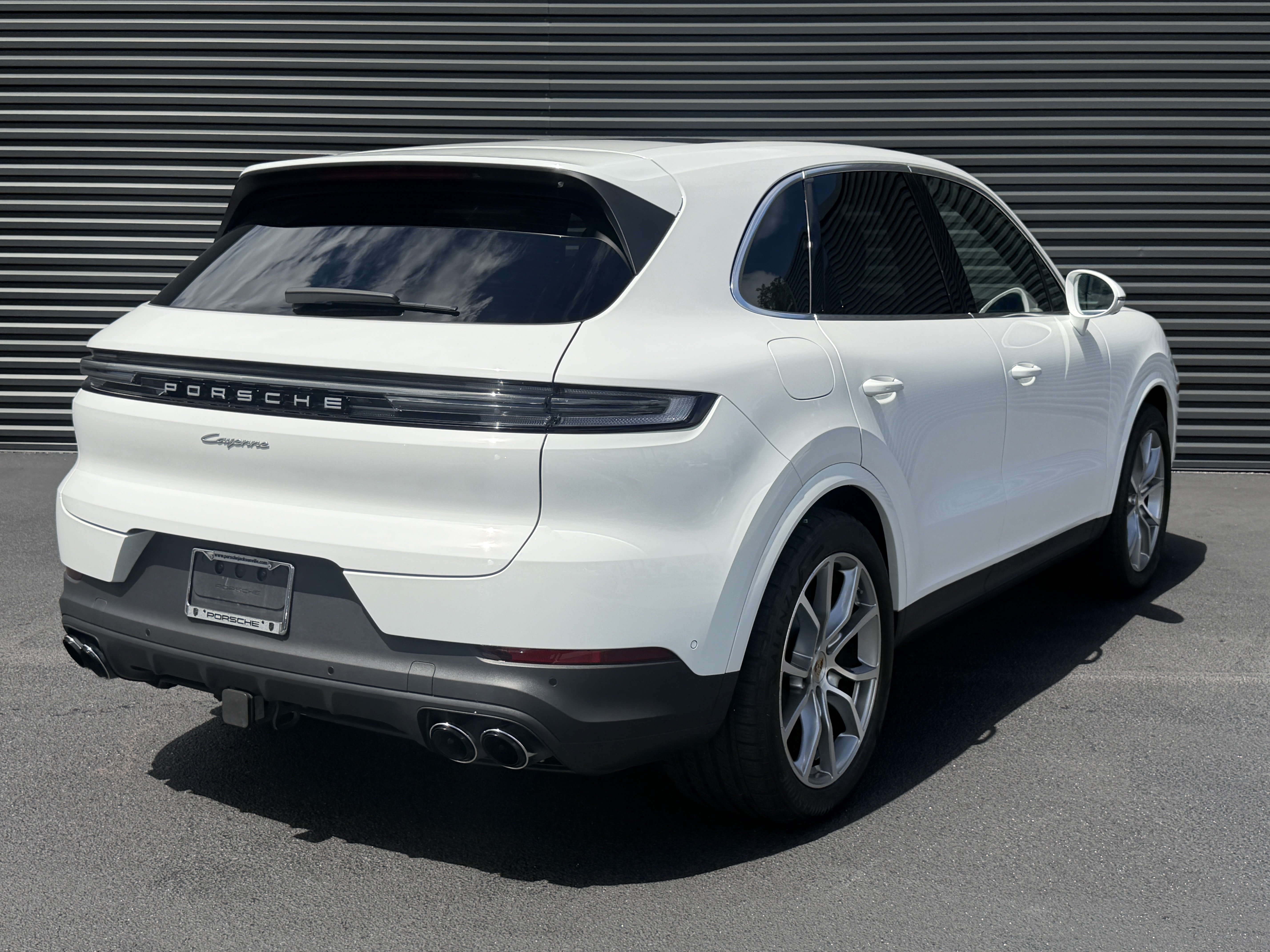 Used 2024 Porsche Cayenne AWD/4WD image 9