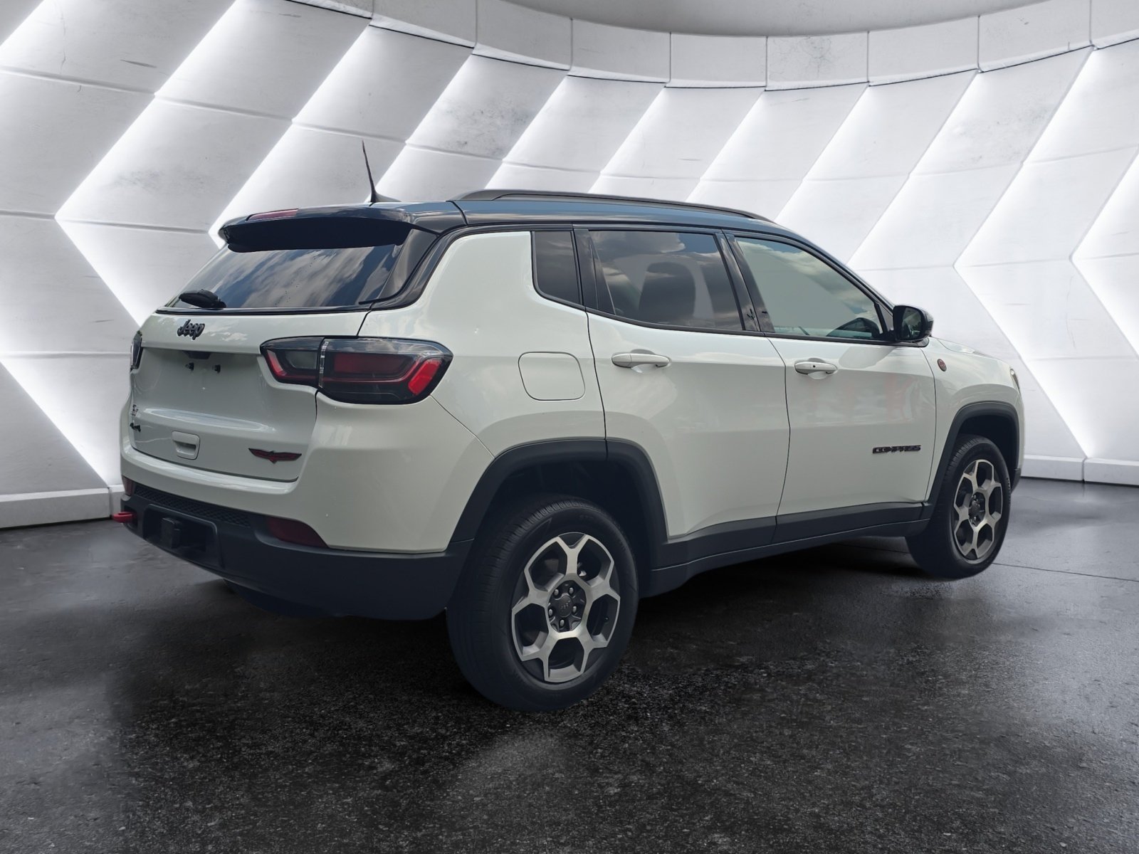 Used 2022 Jeep Compass Trailhawk w/ Trailhawk Elite Group AWD/4WD image 5