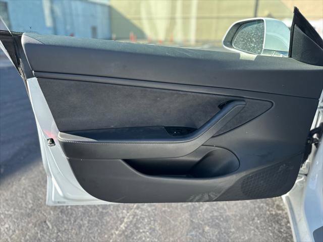 Used 2019 Tesla Model 3 Standard Range image 13