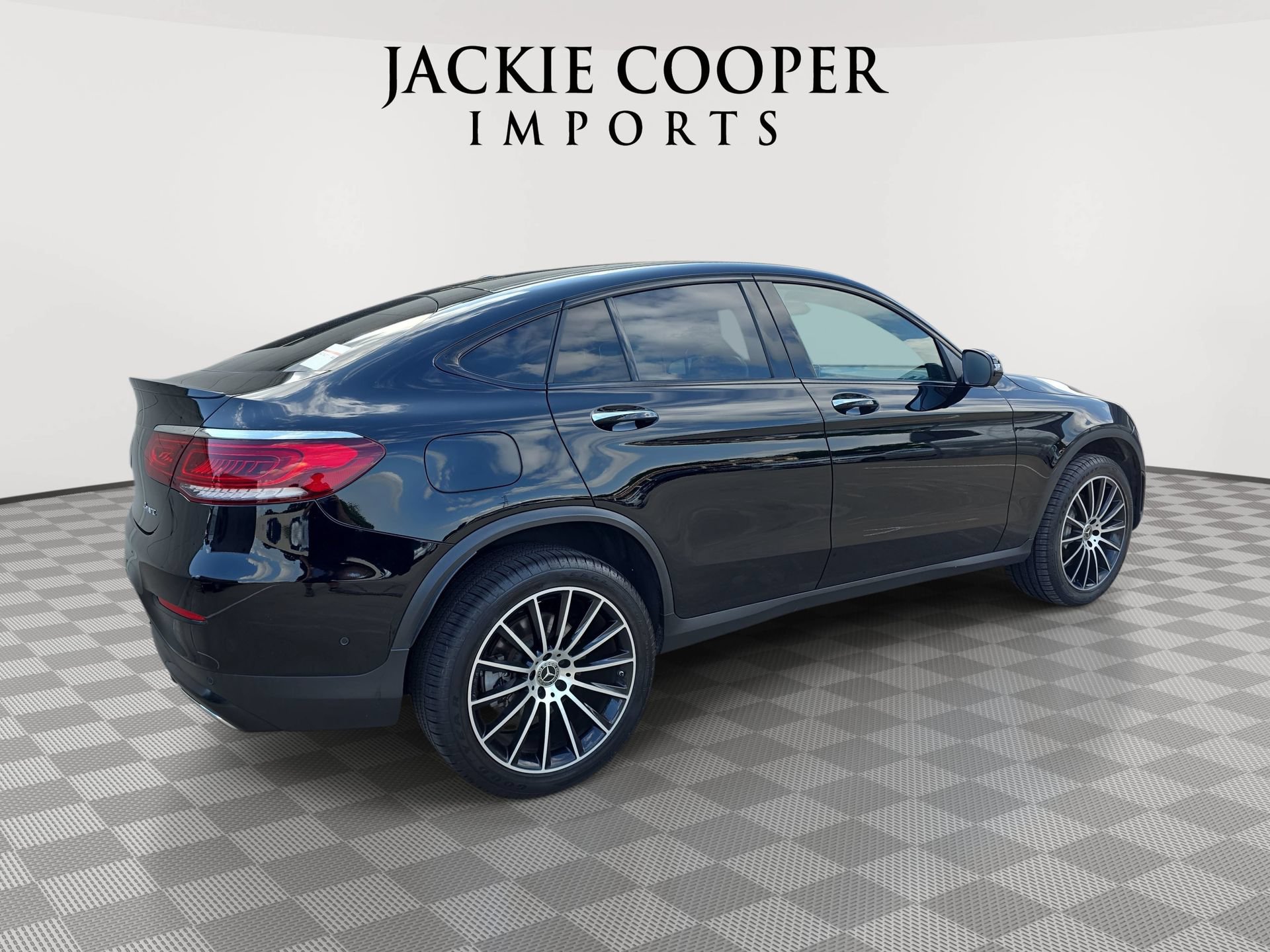 Used 2023 Mercedes-Benz GLC 300 4MATIC Coupe image 5