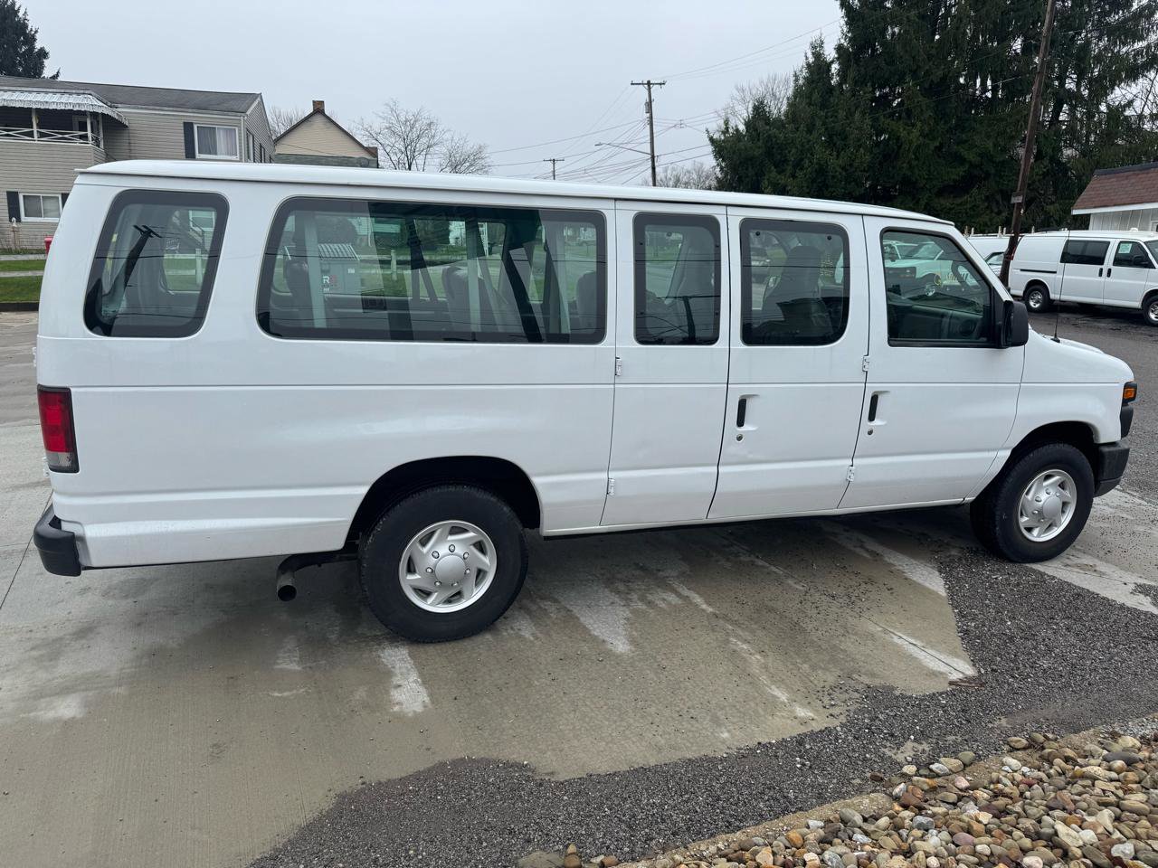 Used 2013 Ford E-350 and Econoline 350 XL RWD image 4