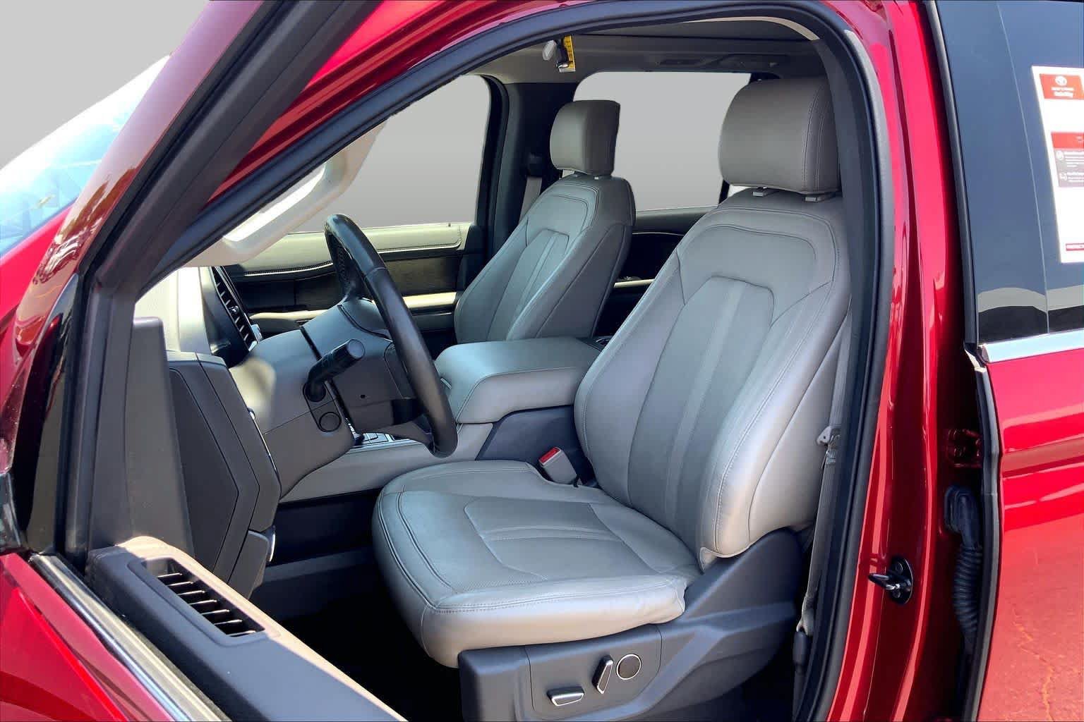 Used 2019 Ford Expedition Limited w/ Equipment Group 302A RWD image 8