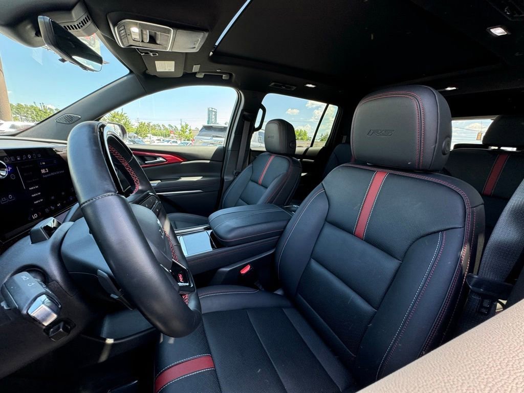 Used 2025 Chevrolet Traverse RS w/ LPO, Floor Liner Package AWD/4WD image 15