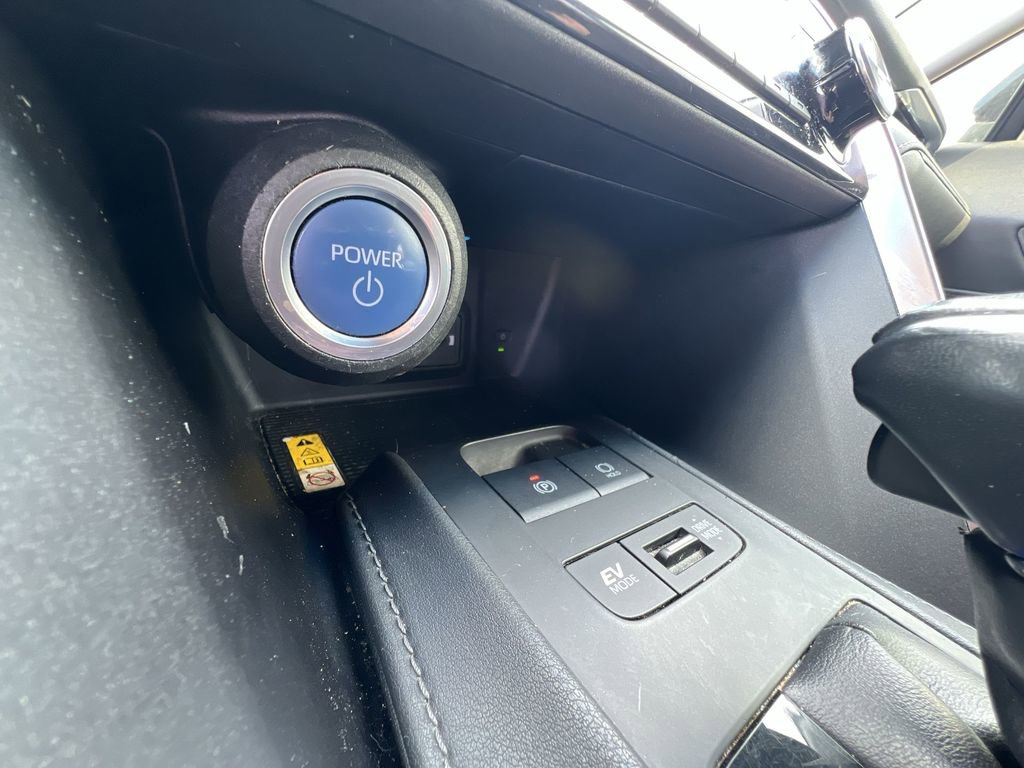 Used 2021 Toyota Venza LE image 25