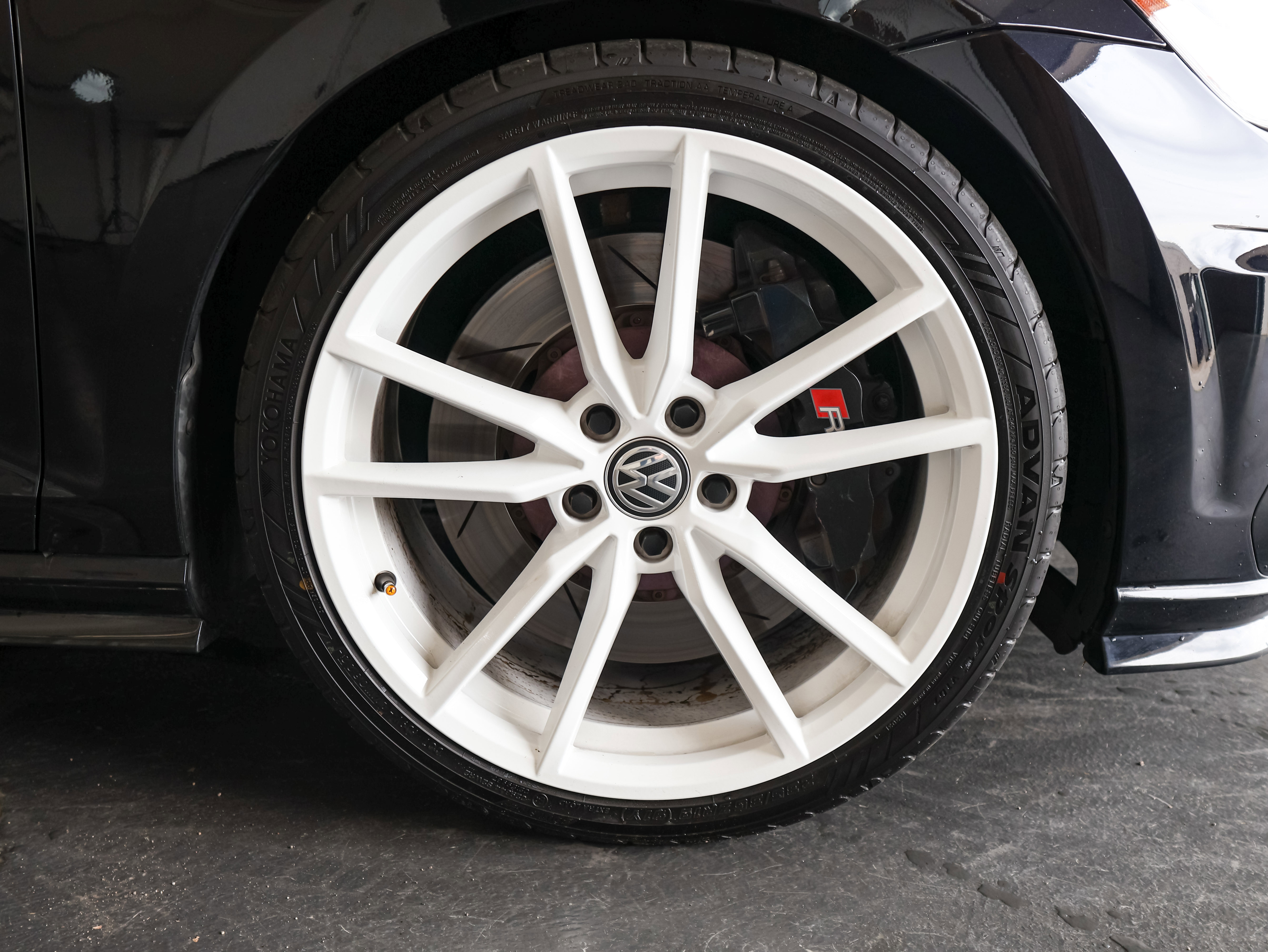 Used 2019 Volkswagen Golf R 4-Door image 36