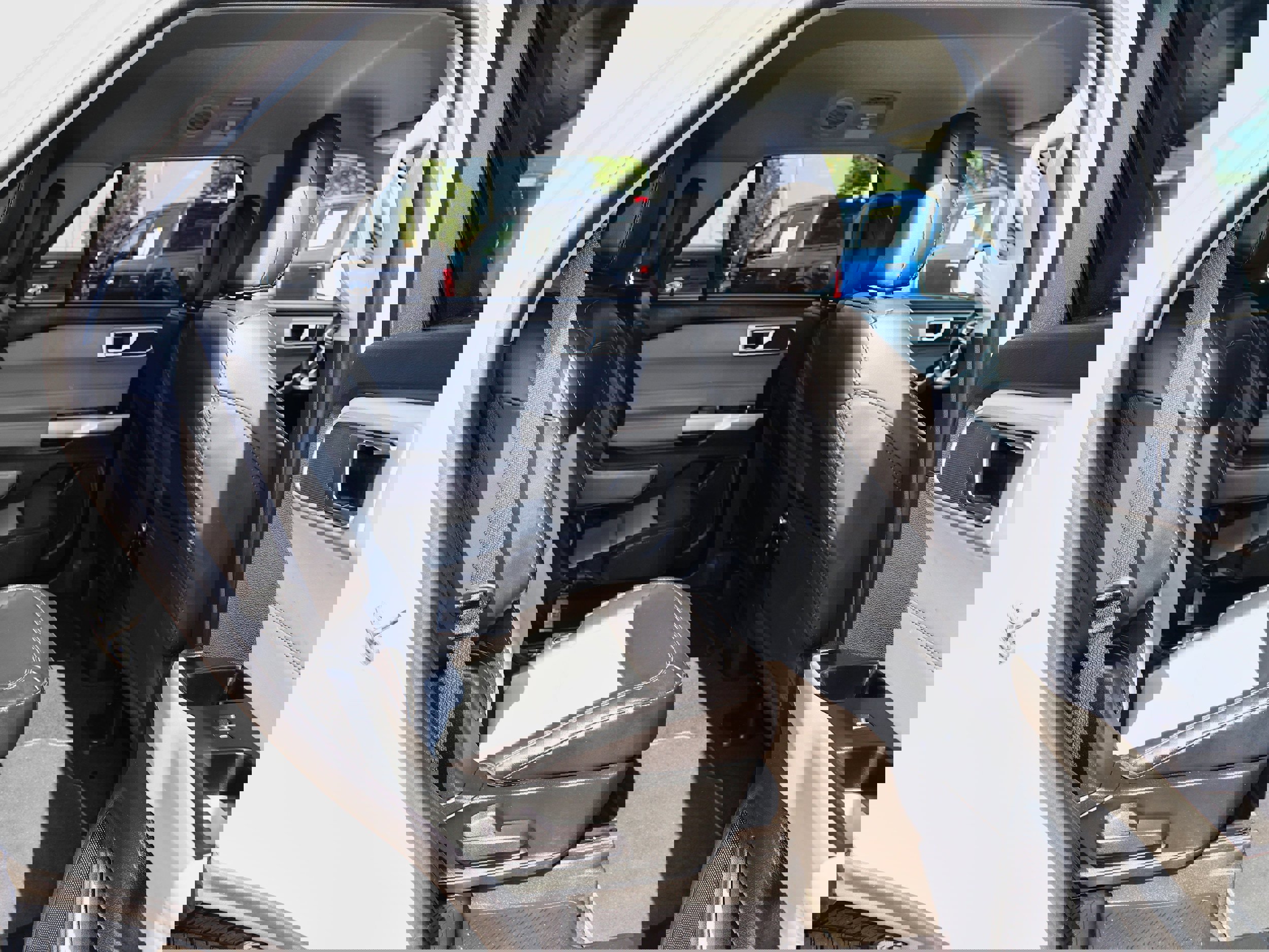 Used 2022 Ford Explorer XLT w/ Equipment Group 202A image 28