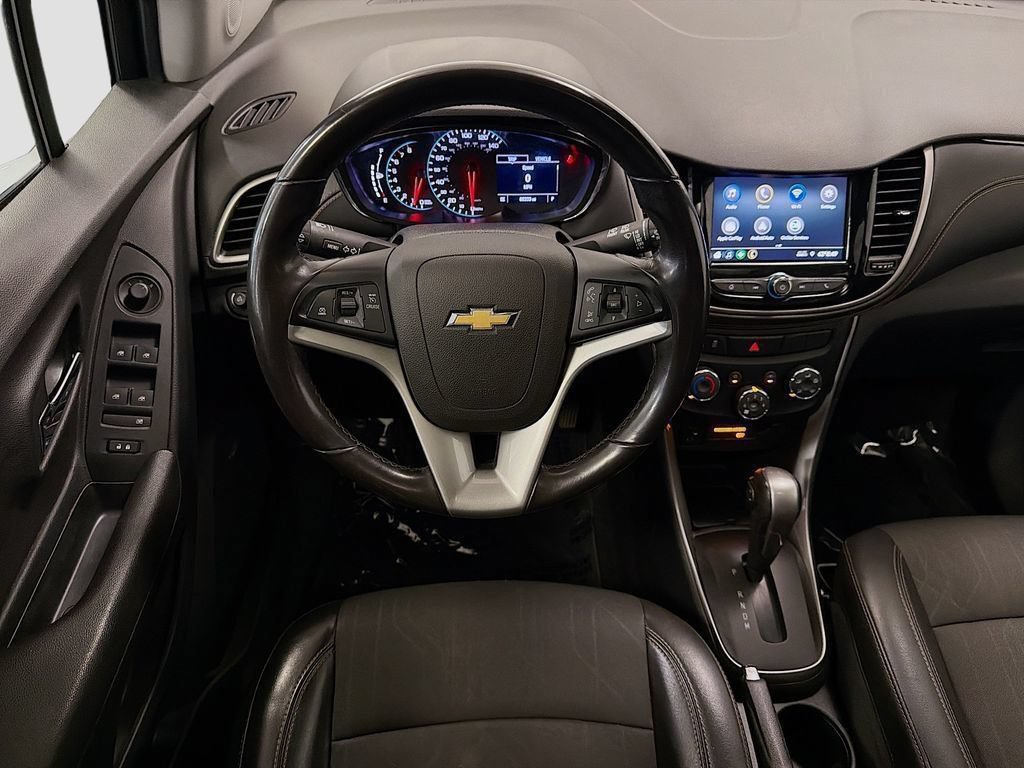 Used 2020 Chevrolet Trax LT w/ Sun & Sound Package FWD image 34