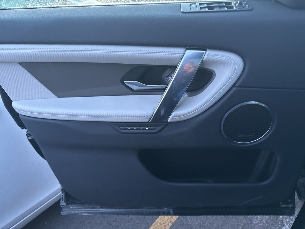 Used 2020 Land Rover Discovery Sport SE R-Dynamic image 9