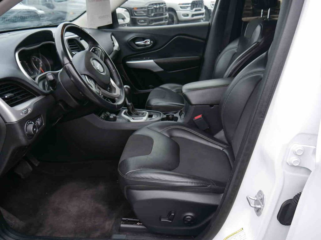 Used 2018 Jeep Cherokee Latitude Plus image 24