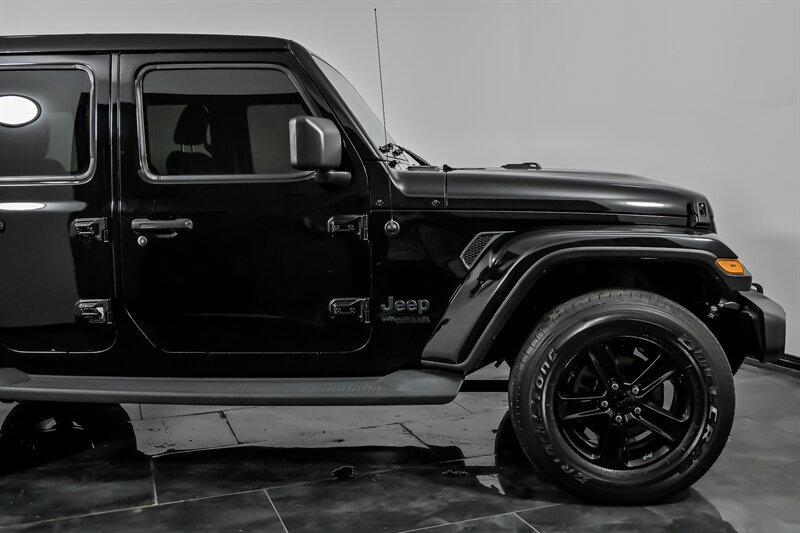 Used 2019 Jeep Wrangler Unlimited Sahara AWD/4WD image 12