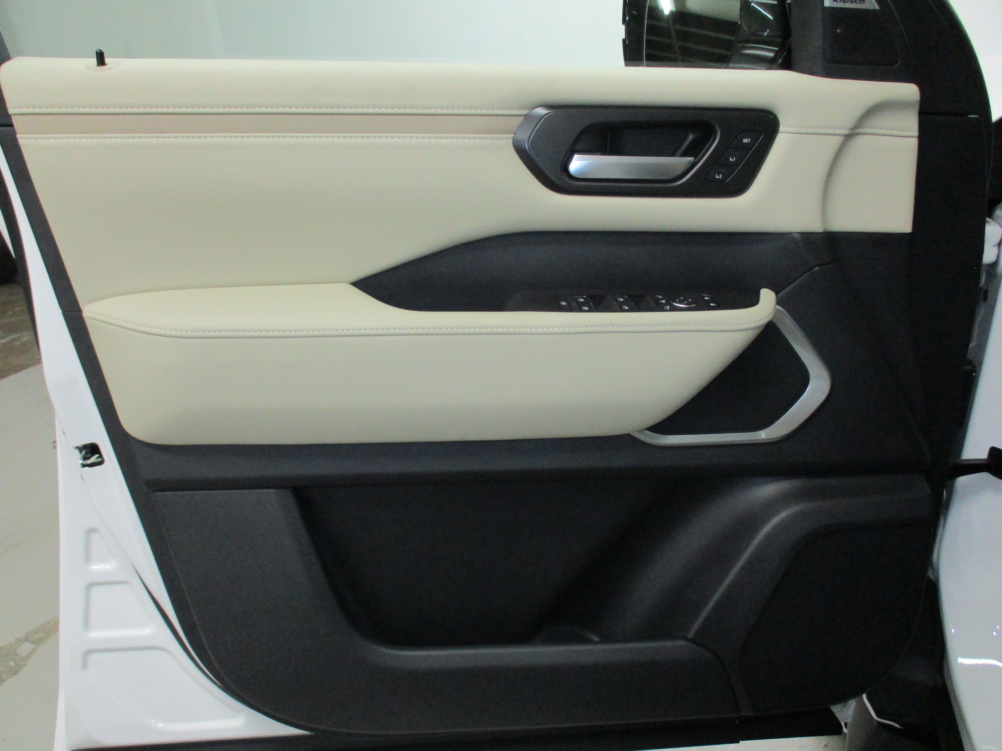 New 2026 Nissan Armada Platinum image 14