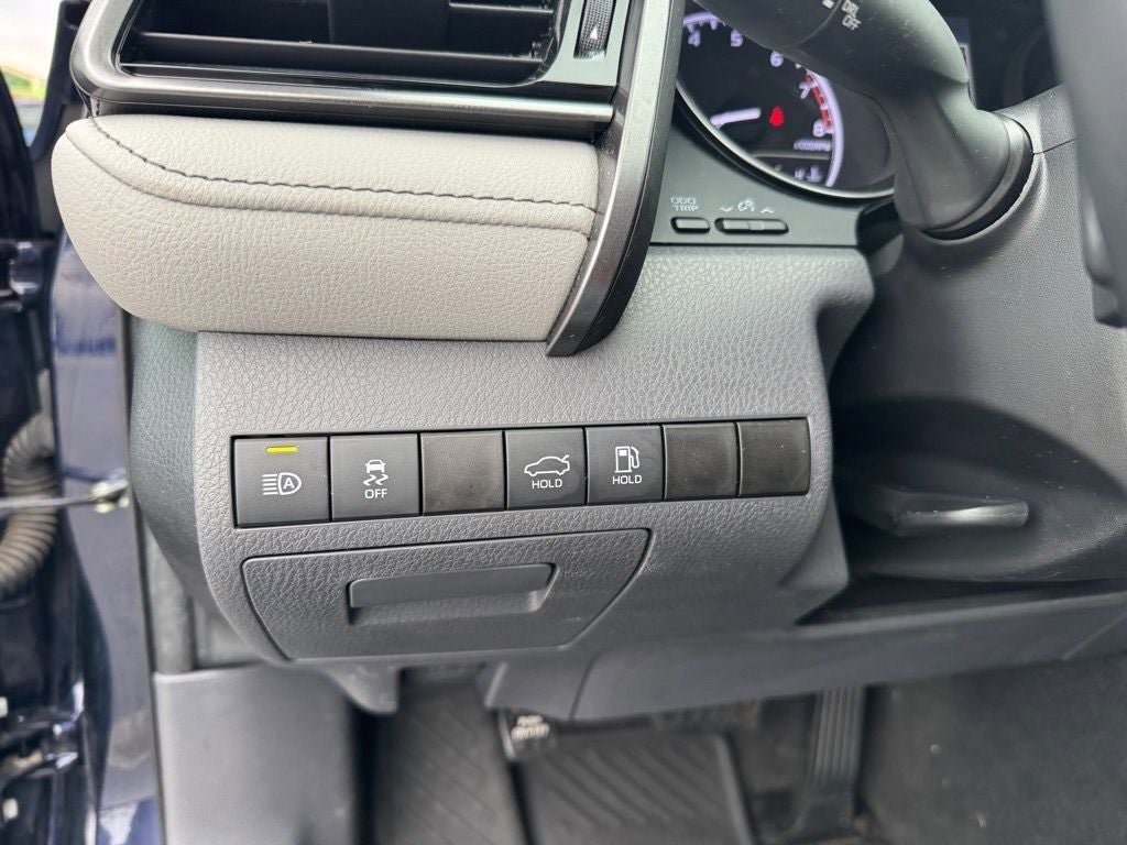 Used 2021 Toyota Camry SE FWD image 16