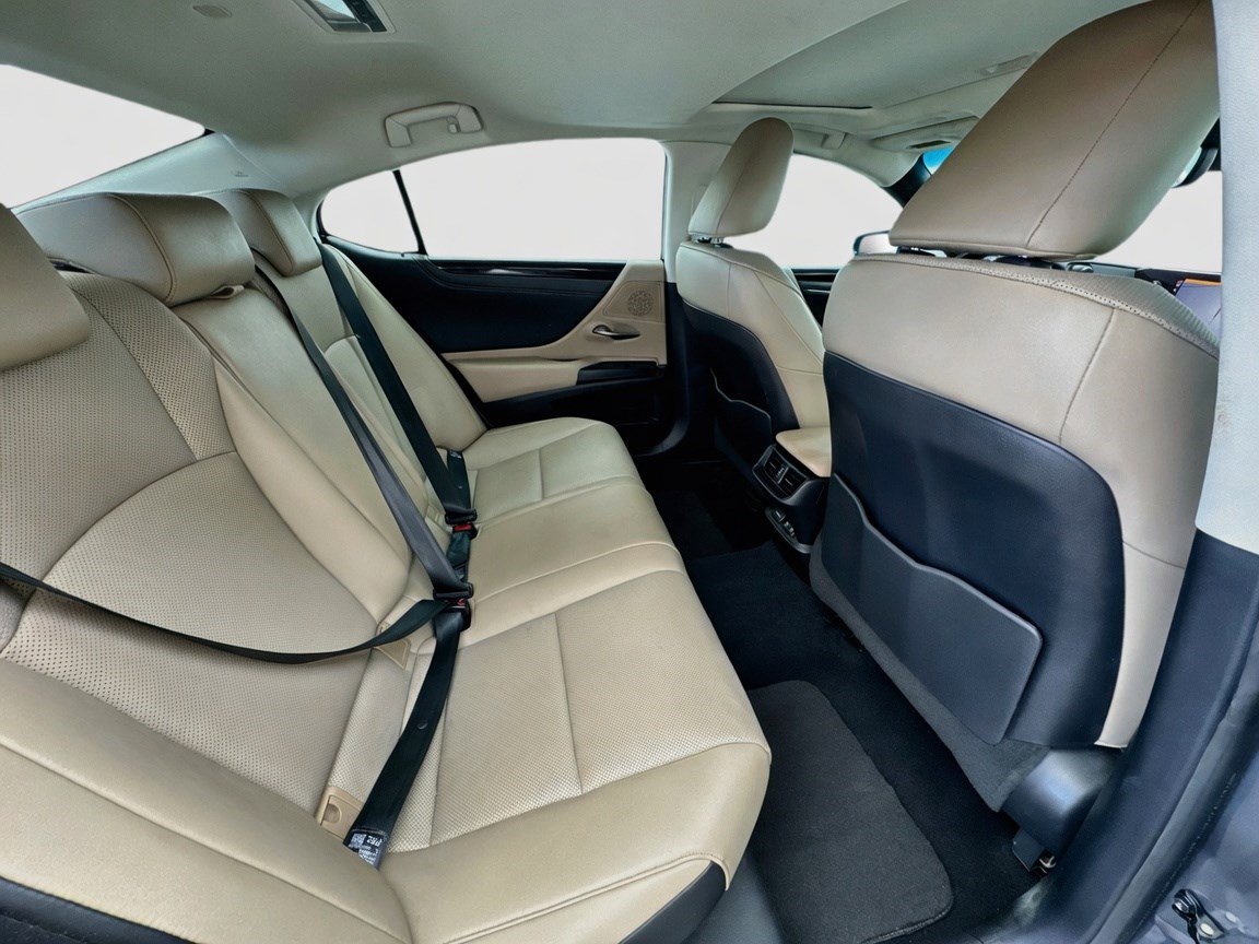 Used 2020 Lexus ES 300h w/ Premium Package FWD image 19