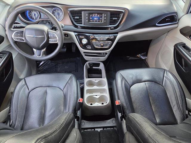 Used 2017 Chrysler Pacifica LX image 16