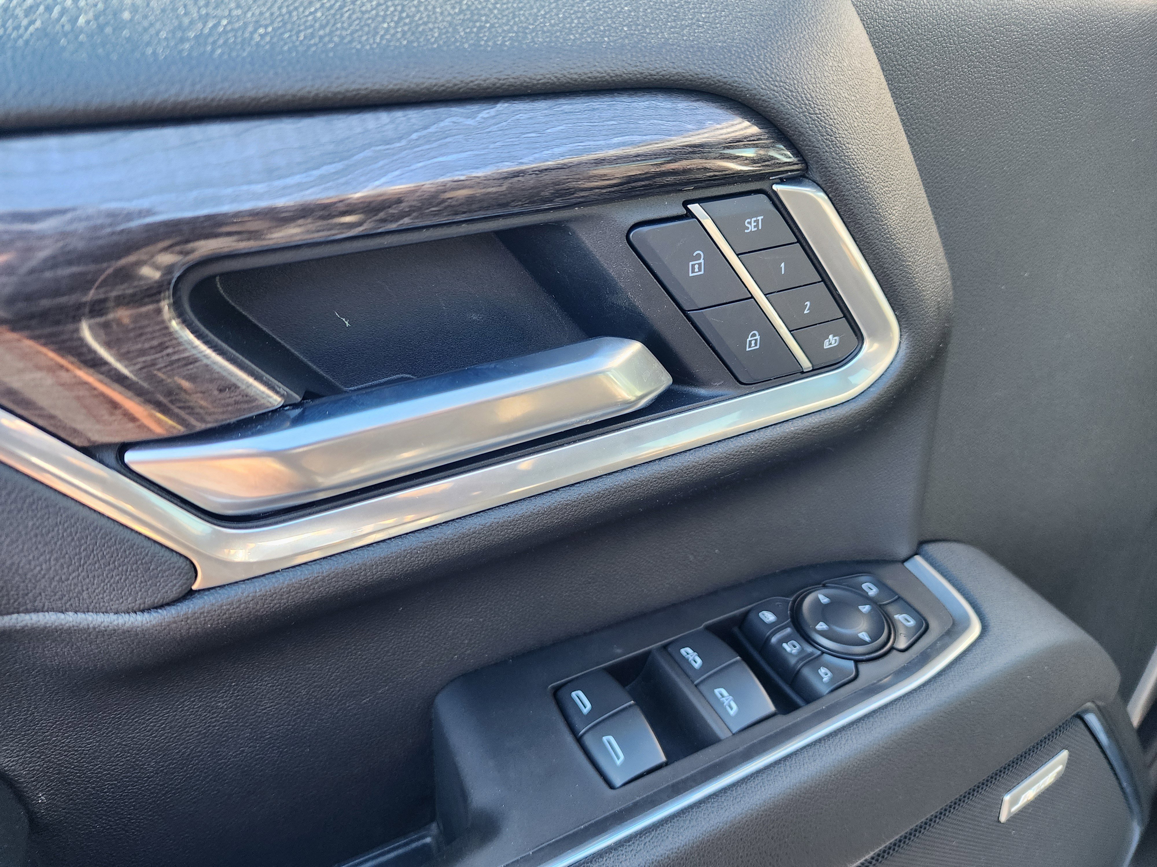 Used 2025 Chevrolet Silverado 2500 LTZ w/ LTZ Convenience Package image 17