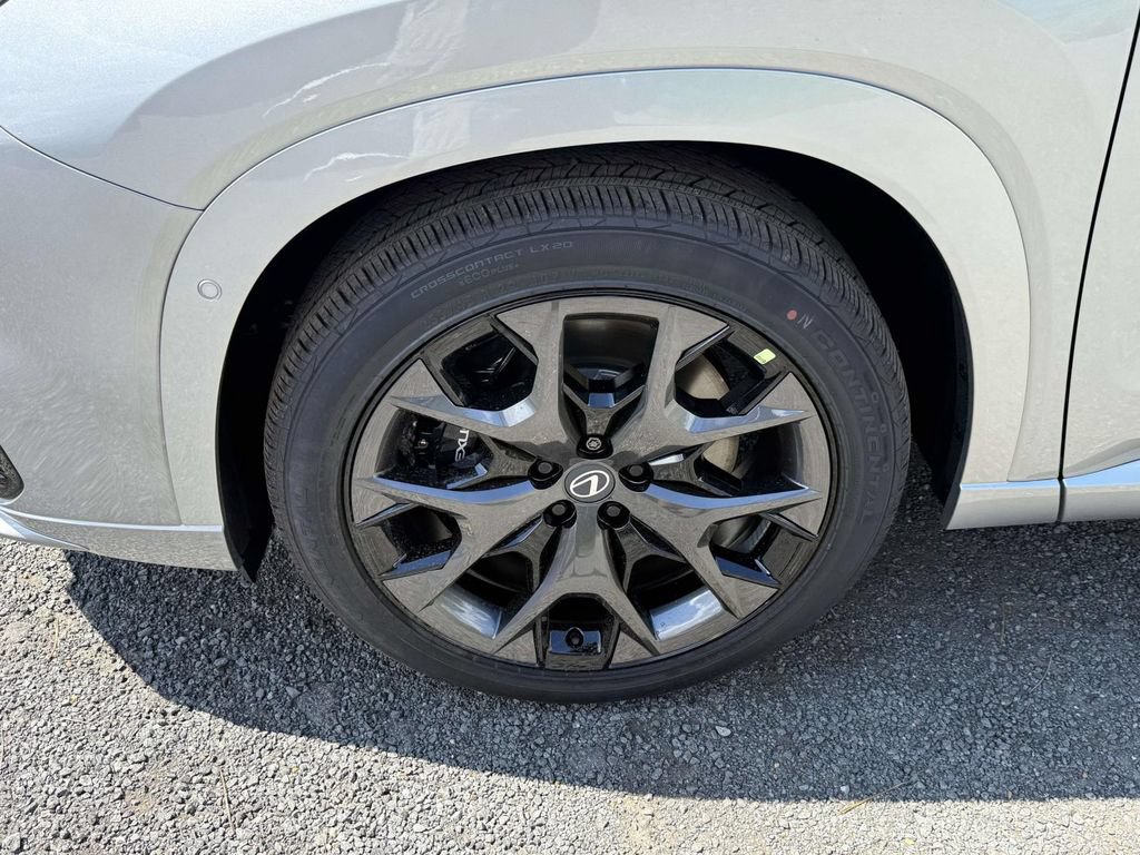Used 2026 Lexus TX 500h AWD w/ Technology Package image 7