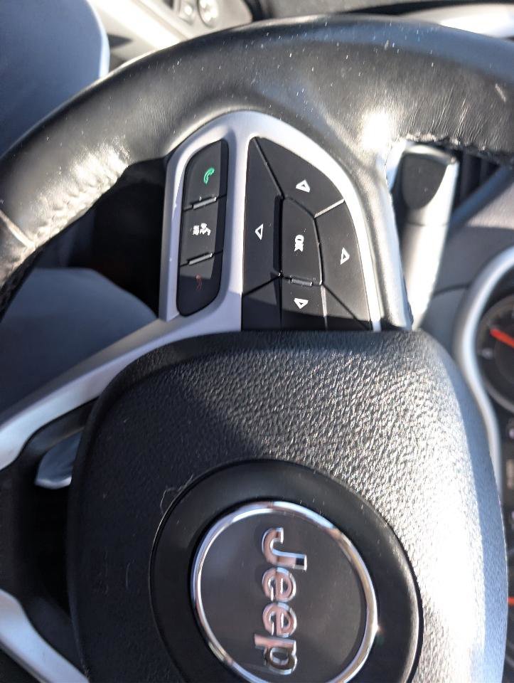 Used 2018 Jeep Cherokee Latitude Plus w/ Comfort/Convenience Group FWD image 21
